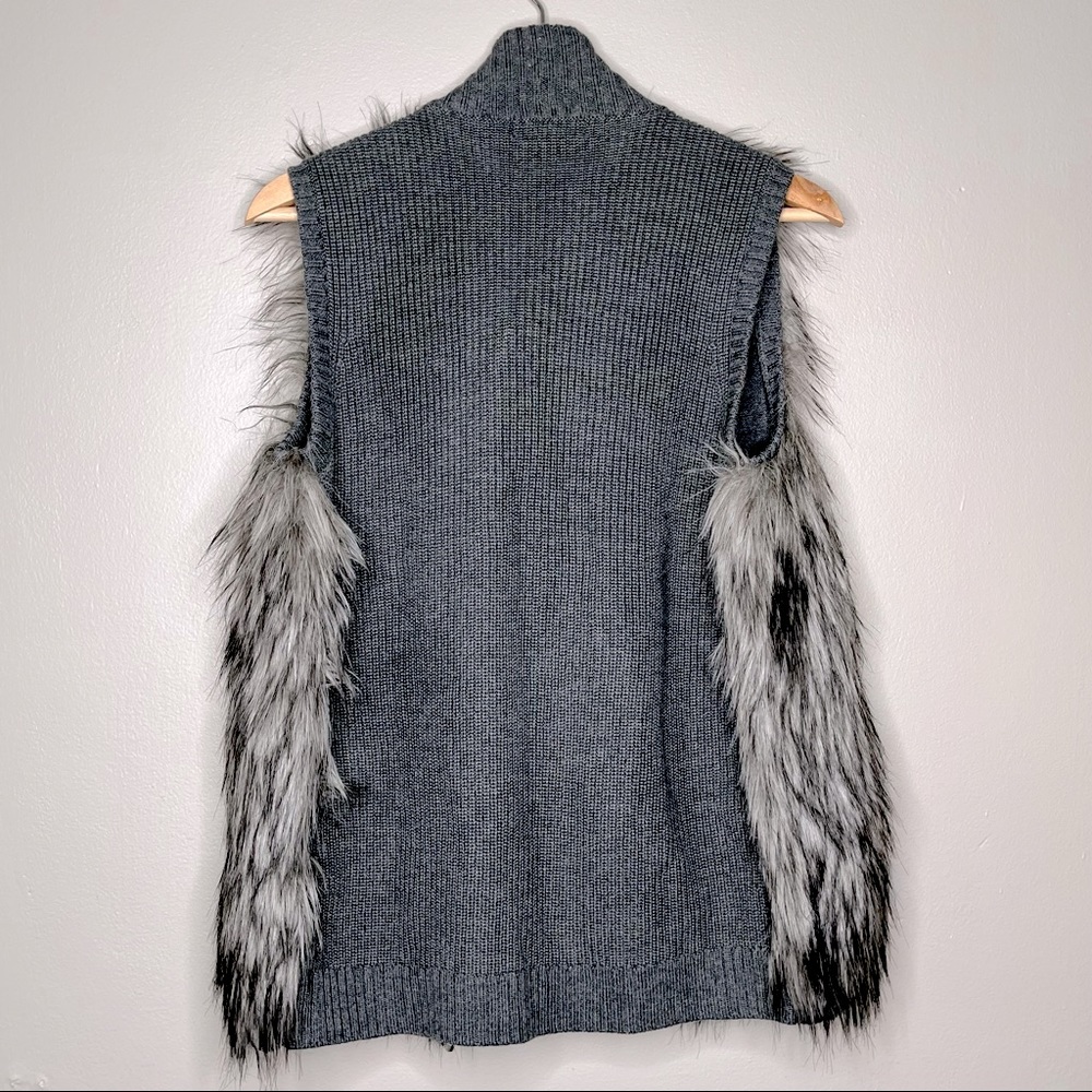 Calvin Klein Women's Gray Faux Fur Zip Buckle Sweater Vest Size S - Picture 8 of 9
